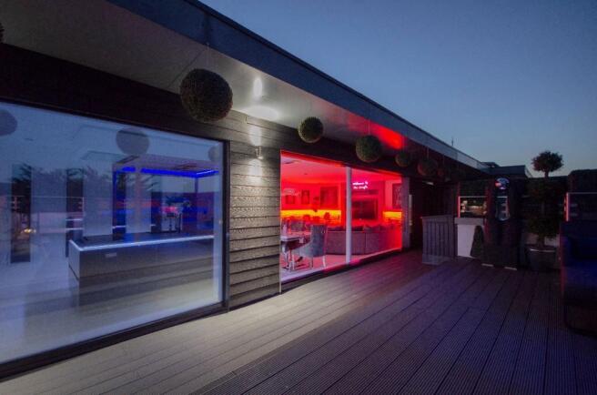 2 bed property, in Orchard Place, £475,000