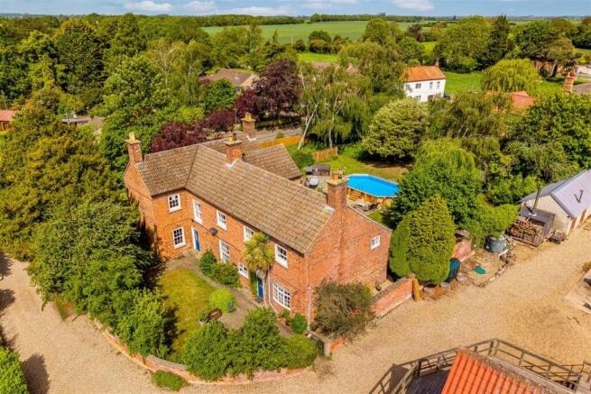 11 bed property, in High Street, £850,000