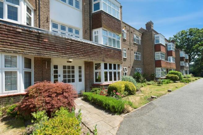 2 bed property, in Imber Close, £400,000
