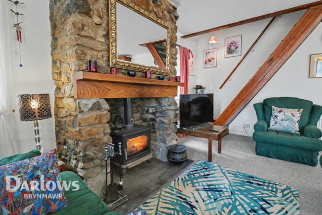 2 bed property, in Station Road, £260,000
