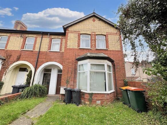 1 bed property, in Preston Avenue, £132,000