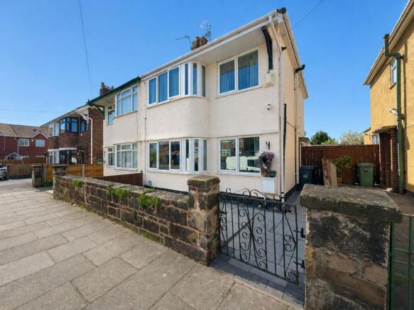 3 bed property, in Everest Road, £190,000