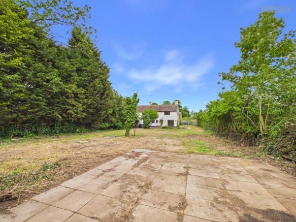 5 bed property, in Willow Hall Lane, £200,000