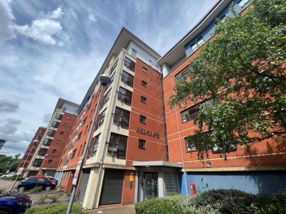 2 bed property, in 148 Redgrave, £73,000