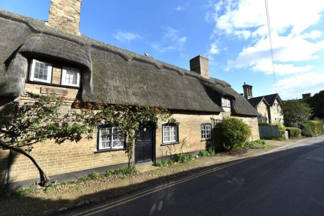 1 bed property, in Mill Street, £270,000