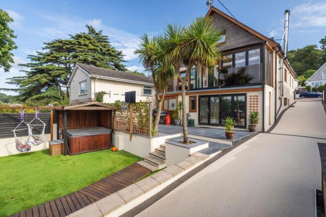 7 bed property, in Elgin Road, £900,000