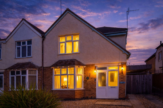 3 bed property, in Brookvale Road, £350,000