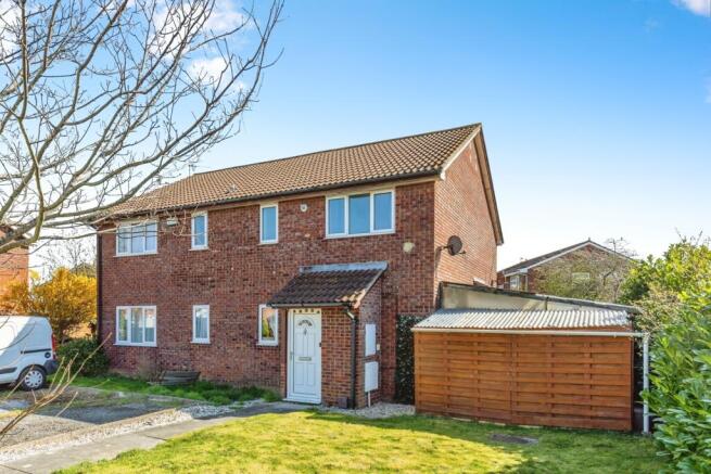 1 bed property, in Saxby Close, £110,000
