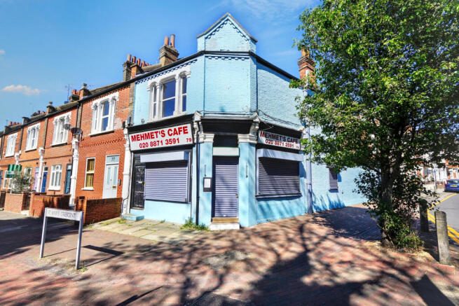 5 bed property, in 79 St. Ann's Crescent, £850,000