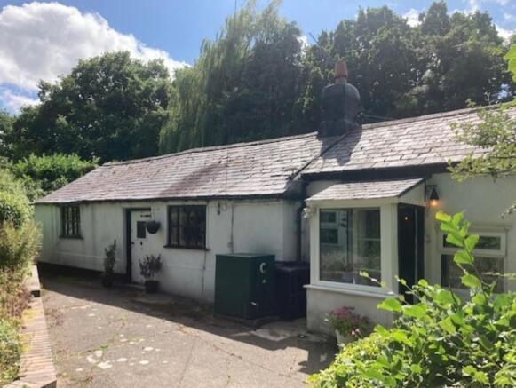 2 bed property, in Bryn Road, £250,000