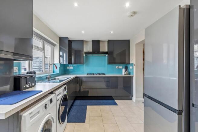 3 bed property, in Scarsdale Road, £569,999