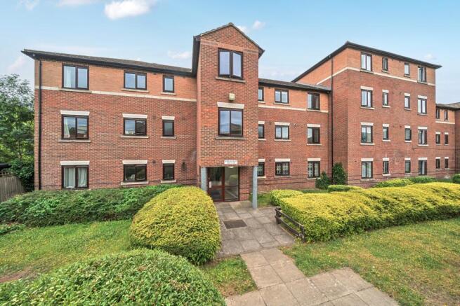 2 bed property, in Berthon Street SE8, £350,000