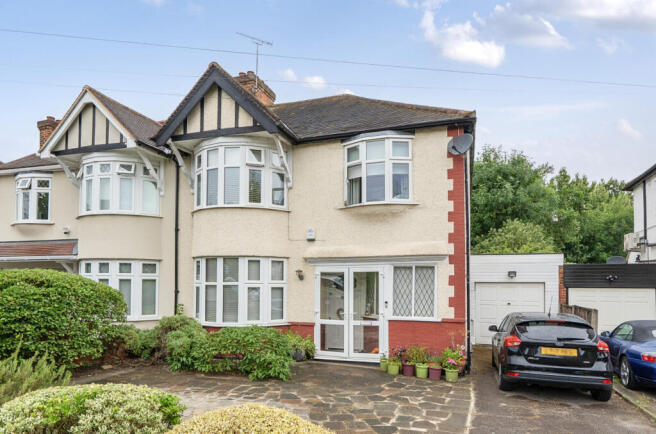 3 bed property, in Belmont Avenue, £835,000