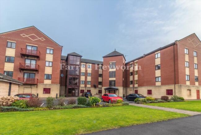 2 bed property, in Navigation Way, £150,000