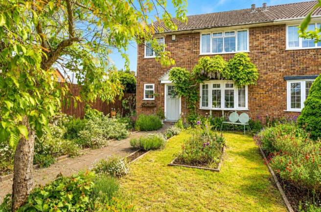 3 bed property, in Grange Road, £485,000