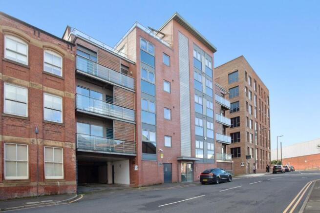 1 bed property, in Apartment 4 City Walk, £62,500