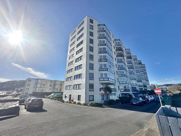 3 bed property, in 903 Kings Court, £162,500
