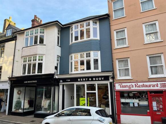 4 bed property, in Fairfax Place, £550,000