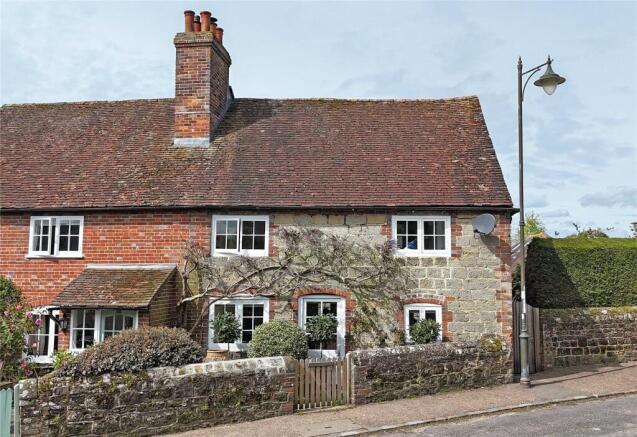 3 bed property, in Petworth, £550,000