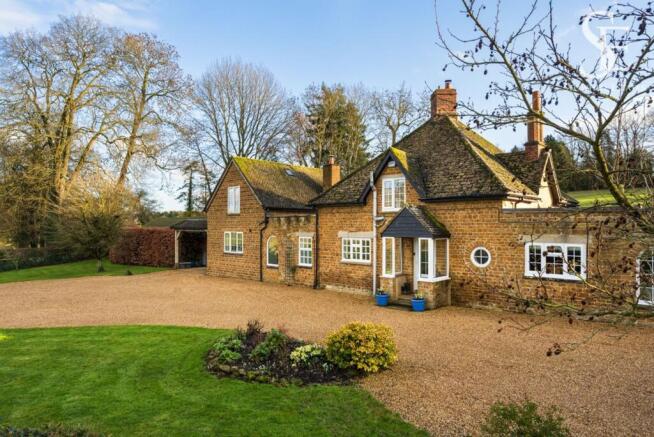 5 bed property, in Over Worton, £1,500,000