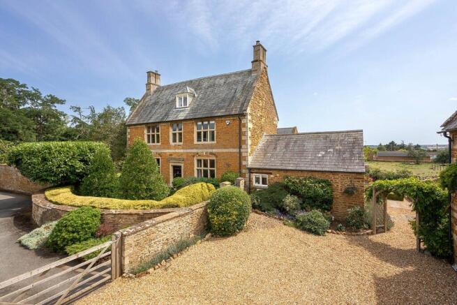 6 bed property, in High Street, £1,250,000
