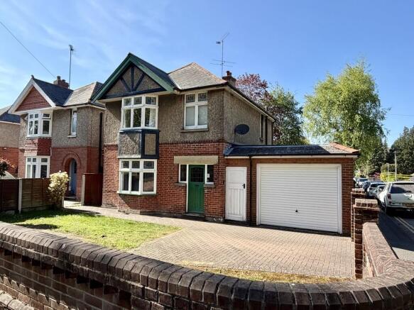 3 bed property, in Clarendon Road, £475,000
