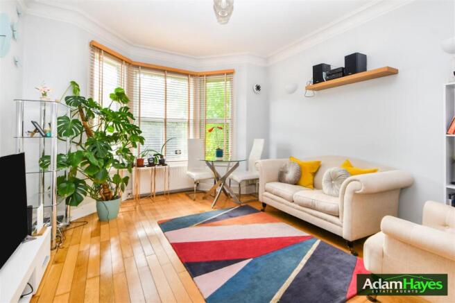 2 bed property, in Dollis Road, £500,000