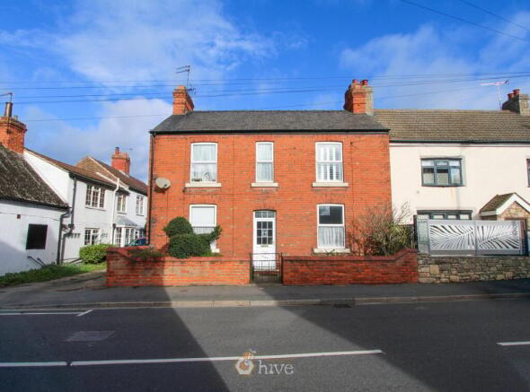 3 bed property, in High Street, £280,000