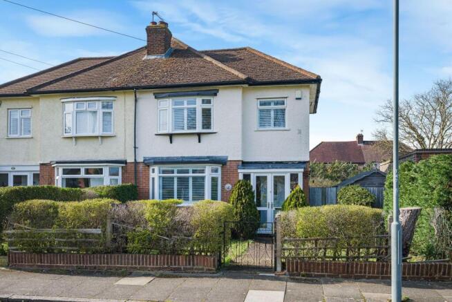 3 bed property, in The Green, £625,000