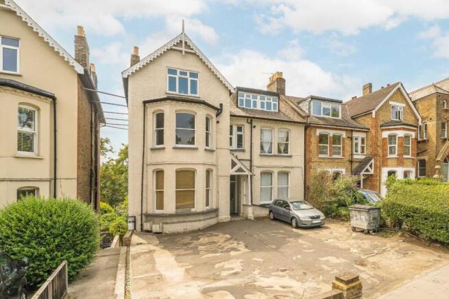 1 bed property, in Christchurch Road, £310,000