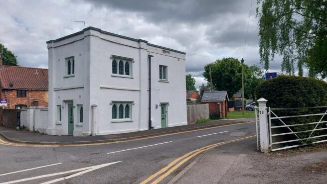 2 bed property, in South Street, £150,000