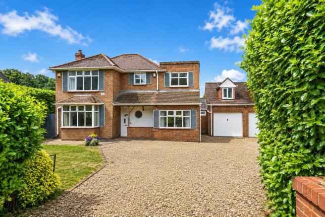 4 bed property, in Totternhoe Road, £675,000