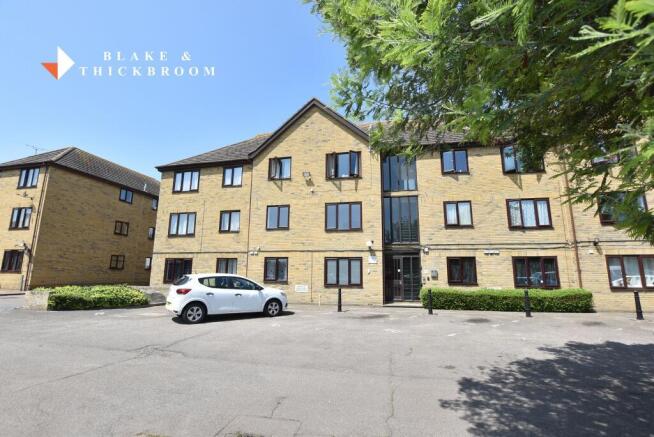 1 bed property, in Empire Court, £70,000