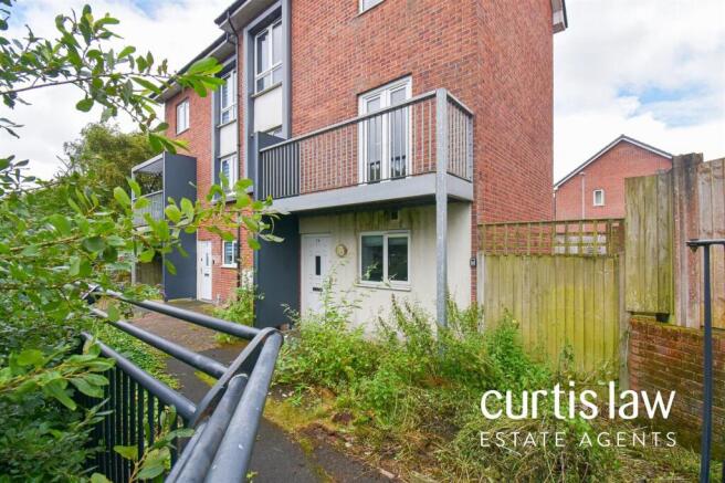 3 bed property, in Warwick Close, £129,950
