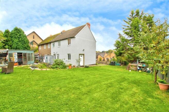 3 bed property, in Ashcroft, £145,000