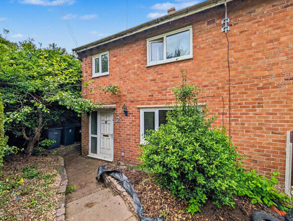 3 bed property, in Chatford Drive, £200,000