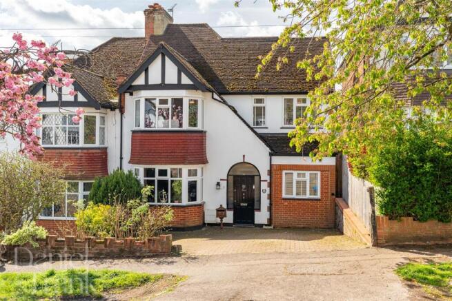 5 bed property, in Harwater Drive, £975,000