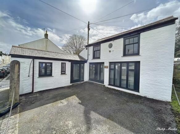 1 bed property, in Carclew Street, £249,950