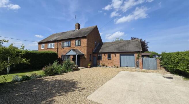 3 bed property, in Old Main Road, £280,000