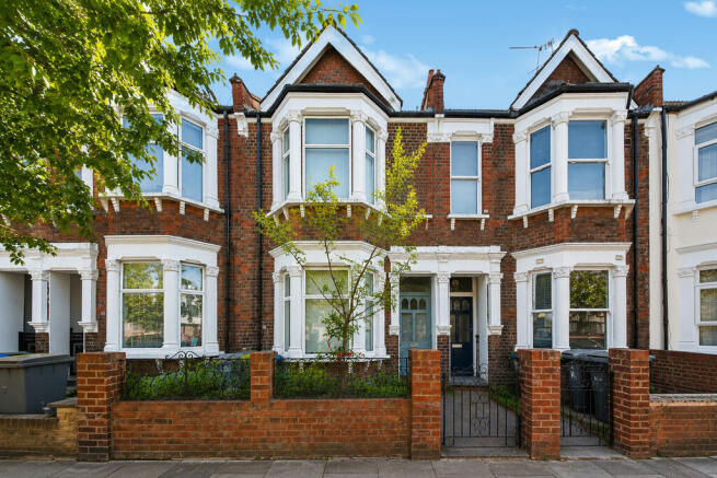 4 bed property, in Leghorn Road, £950,000