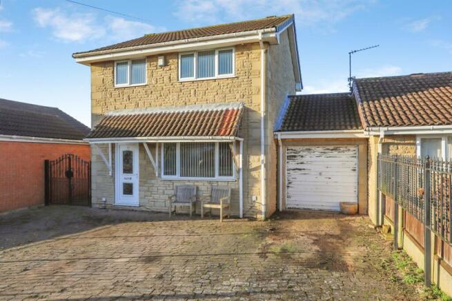 3 bed property, in Greens Road, £205,000
