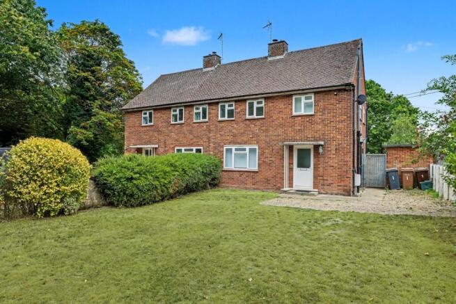 3 bed property, in Lordship Road, £425,000