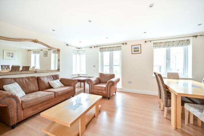 3 bed property, in Birchgrove House, £740,000