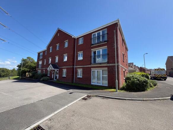 1 bed property, in Wild Field, £124,995