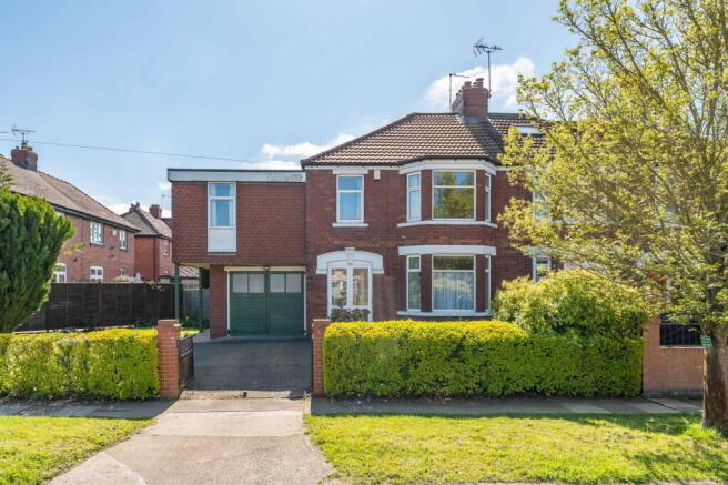 5 bed property, in Irwin Avenue, £345,000