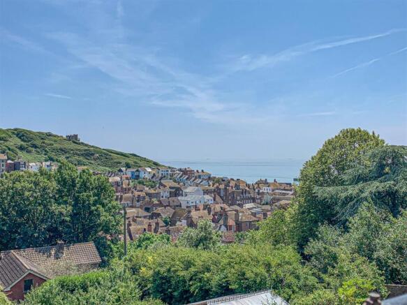 3 bed property, in Croft Road, £350,000