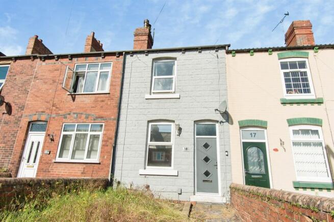 2 bed property, in Ashton Road, £120,000