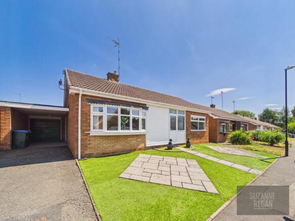 2 bed property, in Evesham Walk, £350,000