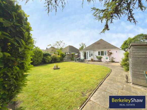 2 bed property, in Brook Road, £425,000