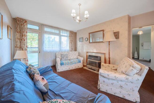 2 bed property, in Henty Close, £350,000